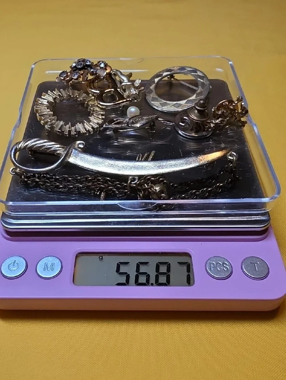 ✨ Gorgeous 8-piece Vintage Estate Costume Jewelry Brooch & Pin Lot ✨️